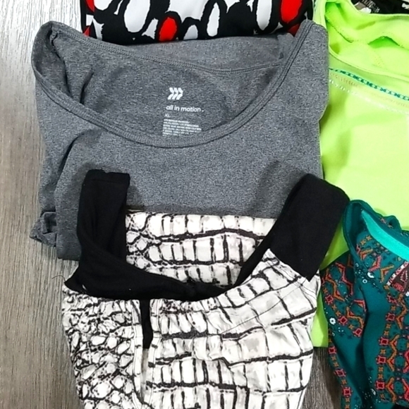 Closet Clearout Lot of 9 Tops - Picture 13 of 15